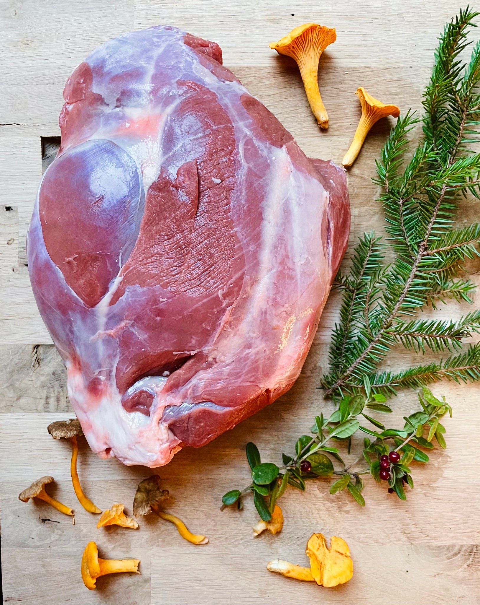 Peuran viulu yrttiliemessä punaviinikastikkeella
