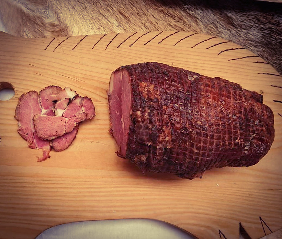 ENNAKKOTILAUS Savustettu villisian kinkku 63,90€/kg